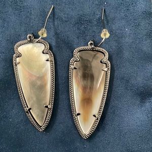 Kendra Scott Skylar Earring Gunmetal / Black Mother of Pearl